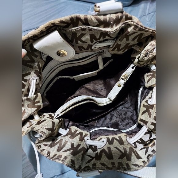 Michael Kors monogram tote - Picture 2 of 5